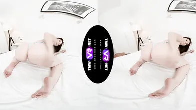 Fighting boredom with orgasming pussy