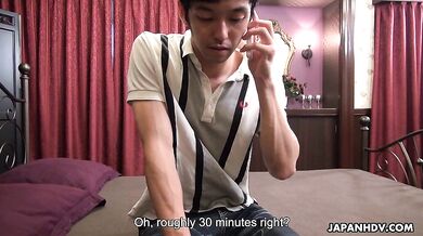 Leering Maki Kozue experiences sex without a condom