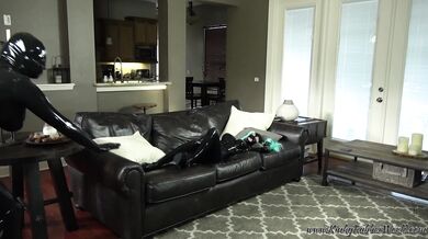 Latex pussy licking