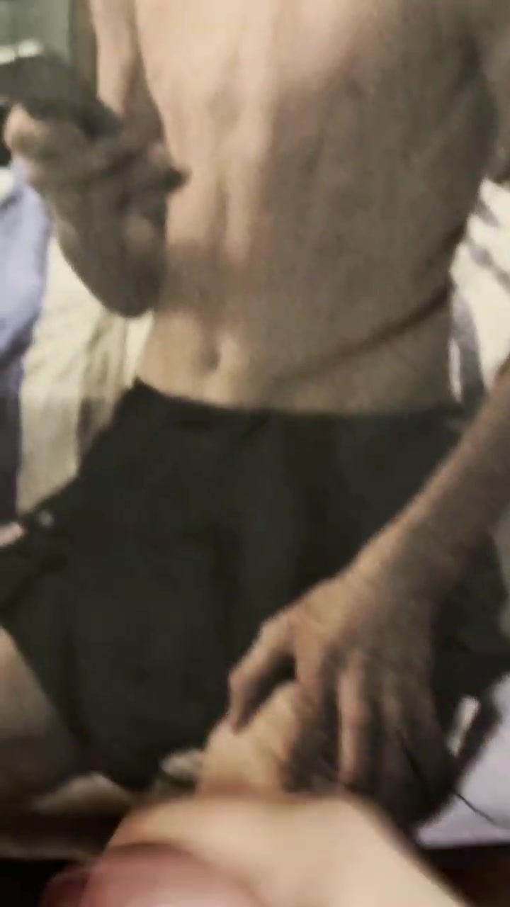 Schollenwix gets tributet over his hot body