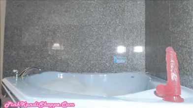 Jaccuzzi dildo ridding