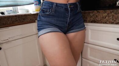Step-daughter Willow Ryder Bounces Her Juicy Butt