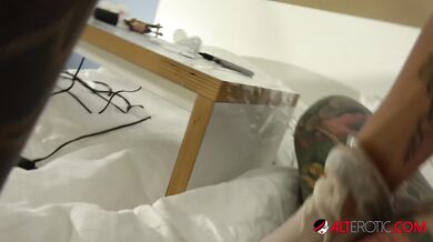 Mara Martinez fucks and tattoos Sascha