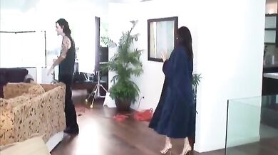 Sunny leone behind the scene