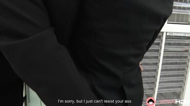 Honoka Orihara turned around and started worshipping that cock with her
