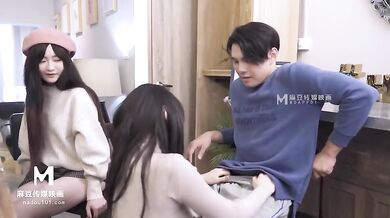 Chinese porn.. Gf and  sister fuck together