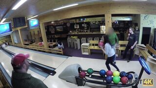 Guy penetrates attractive beauty while cuckold plays bowling