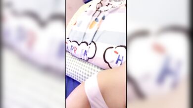 Chinese Girl Fuck While Talking To Friend On Phone