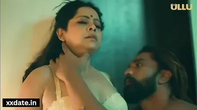POOJA KI MUMMY KE SATH BOYFRIEND NE KI CHUDAI POOJA GYI THI BAHAR_1.