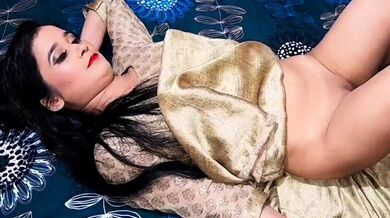 Indian Aunty Shaved Pussy Taking Cum Inside Her