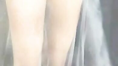 Indian chick shows off big boobs