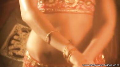 Dancing Indian MILF Sweetie