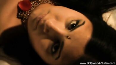 Dancing Indian MILF Sweetie