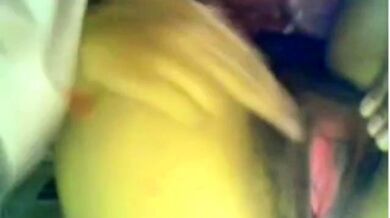 SEXY INDIAN ON WEBCAM PLAYING