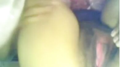 SEXY INDIAN ON WEBCAM PLAYING