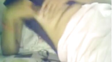 SEXY INDIAN ON WEBCAM PLAYING