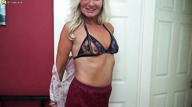 British housewife playing with her pussy