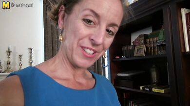 This American housewife loves fooling around