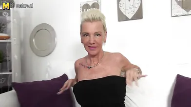 Kinky German housewife playing with her wet snatch