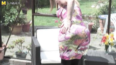 Horny UK MILF playing with her wet pussy