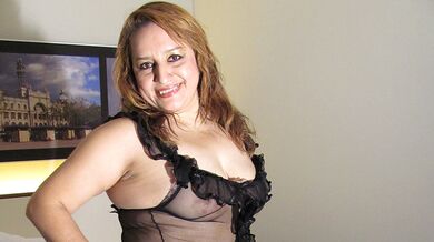 Big mama loves to play with her pussy