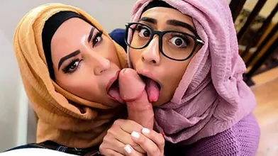 Julianna Vega, Violet Myers - Deja Vu With This Wild Threesome