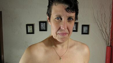 This mama loves to play with her wet drippin pussy