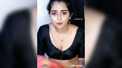 Tamil Girl Navel Show In Tango Live - Show Gurl