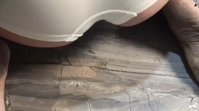 Latina soles worship and golden showers! Watch this bootylicious hottie urinate