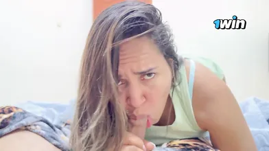 Latina Vanessa supplies a blowjob like a professional and almost catches us. 1wi