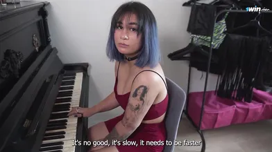 SUBMISSIVE GIRL GOT A FREE PIANO LESSON - best XXX porn! Submissive chick got a