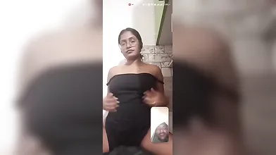 Horney Unmarried Girl Showing Her Boobs And Pussy. On Video Call