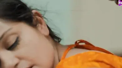 AKELE ME PREMI NE MAARI BHABHI KI GAAD_1.