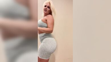 StripCamFun Blonde Amateur MILF Webcam for You