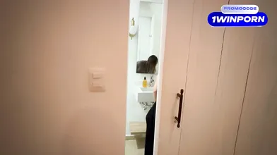 My amateurish gf serves my orders and gives me a public frigging orgasm in a bat