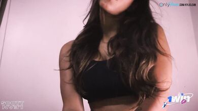 Post-gym, she determined to make me spunk with her filthy handjob.