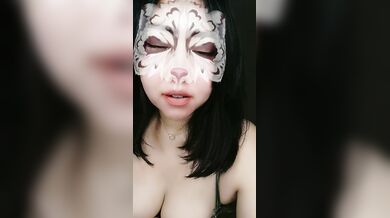 Mbak Ratu Kuman Pantat Besar Ngangkang Becek