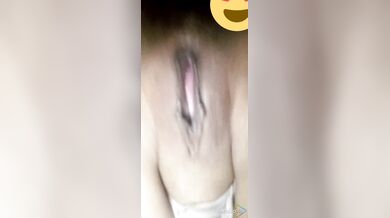 Nepali puti in toilet