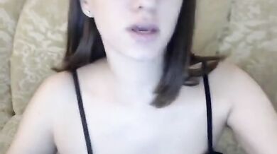 Hot Babe gets naked and shows her big tits