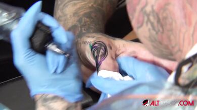 Big titty Evilyn Ink tattoos Sascha then gets fucked