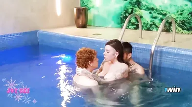 Two boys, one girl, ample pussy, fetish in piscina. Amateur cuckold, slut, horny
