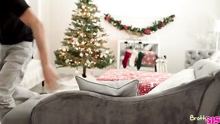 Unwrapping Step Sis For Christmas - S12:E5