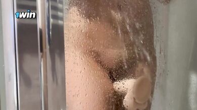 Amateur Persian teenager Parmidaxxx draining in bathroom with enormous butt and