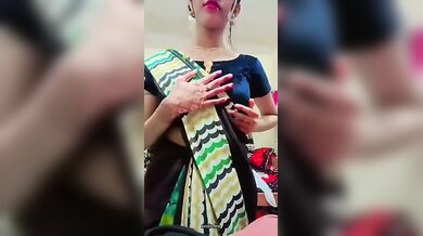 Bangala Saree Girl Showing Boob
