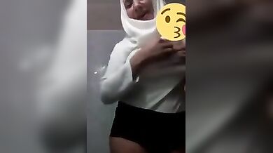 Indonesian Hijab Big Boob Girl