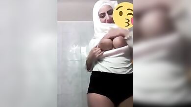Indonesian Hijab Big Boob Girl