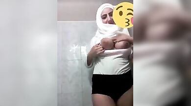 Indonesian Hijab Big Boob Girl