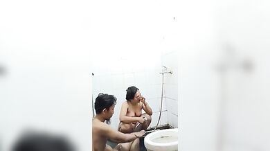Indonesian Couple Bathroom Sex