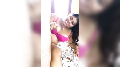 Mallu അമ്മ കുണ്ണ തൊലിച്ചു ഊമ്പി കൊടുക്കുന്നു