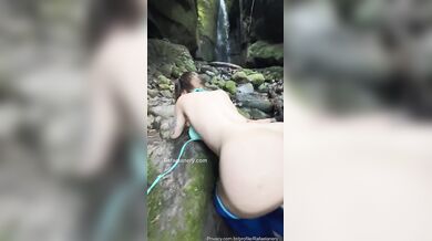 Loirinha Ninfetinha Dando No Meio Do Mato